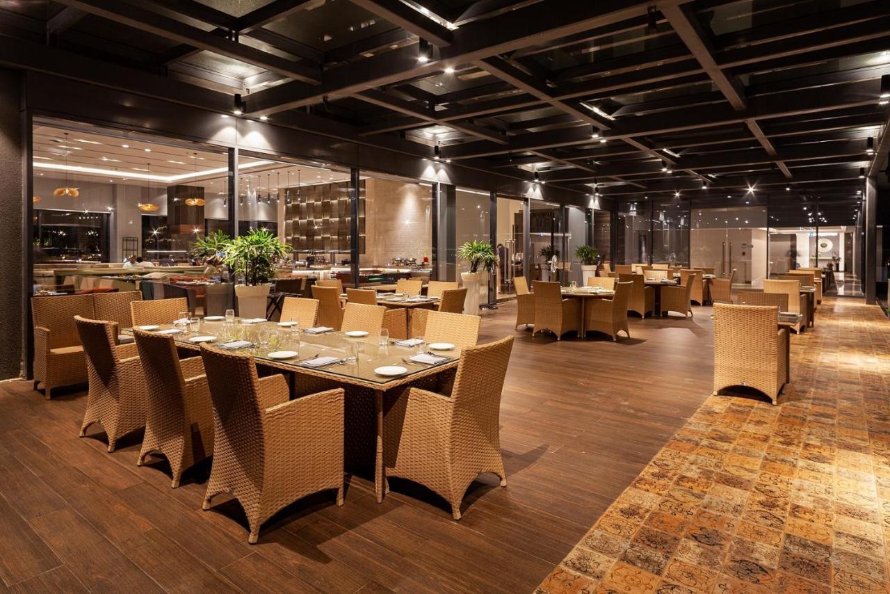 Vivanta Bhubaneswar DN Square Bagian luar foto